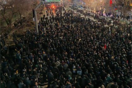 Protestele din Iran continuă! Internetul a fost blocat. Foto: Facebook/ Alexandru Muraru