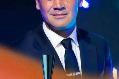 Cristi Chivu poartă flacăra la Jocurile Olimpice 2026. Foto: Ambasada României în Italia