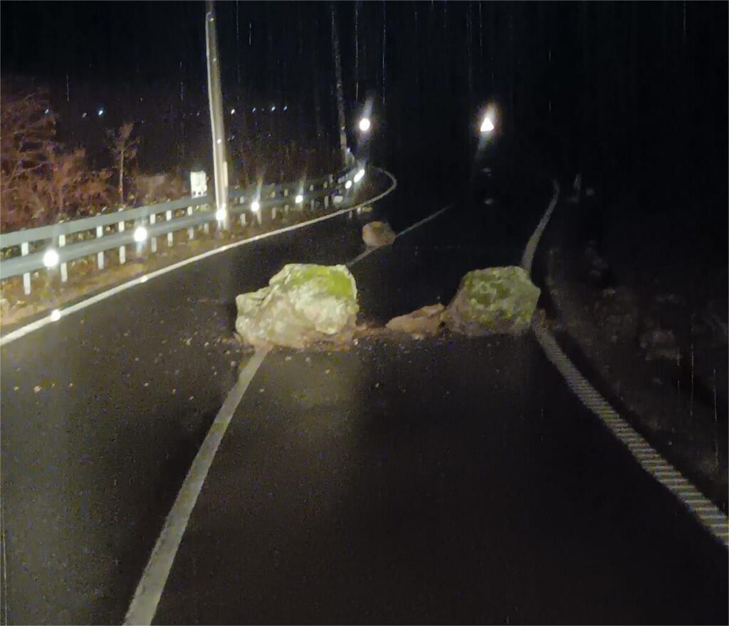 DRDP Craiova: Căderi de pietre pe Clisura Dunării - Jurnalul Olteniei – Știri din Craiova și Oltenia DRDP Craiova: Căderi de pietre pe Clisura Dunării