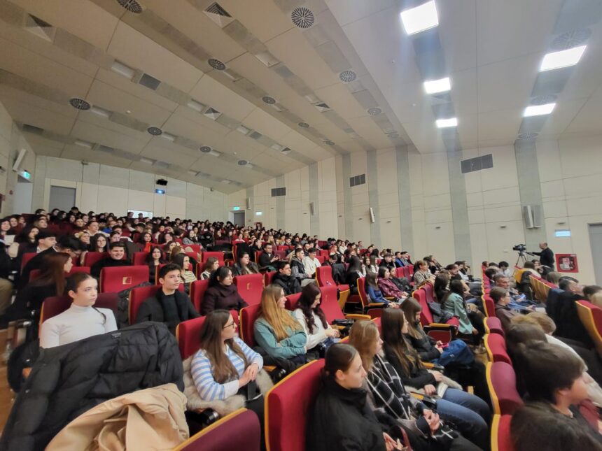 Concursul de Oratorie Puterea Cuvântului a debutat cu succes la Craiova