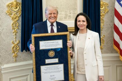 Trump a primit medalia Nobel de la Maria Corina Machado. Foto: X