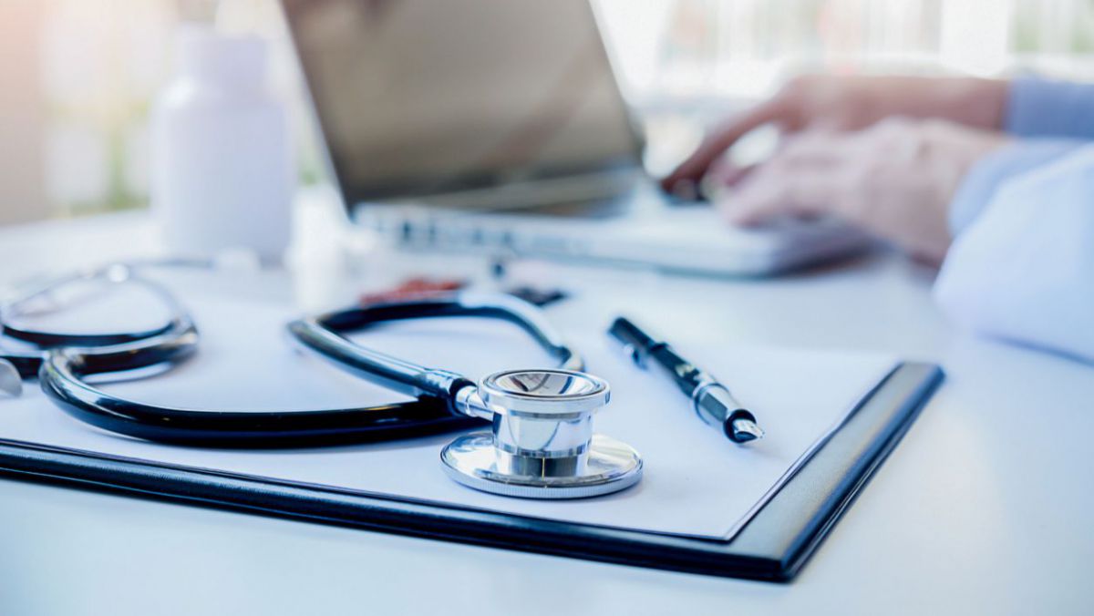 Prima zi de concediu medical nu mai e plătită din 2026