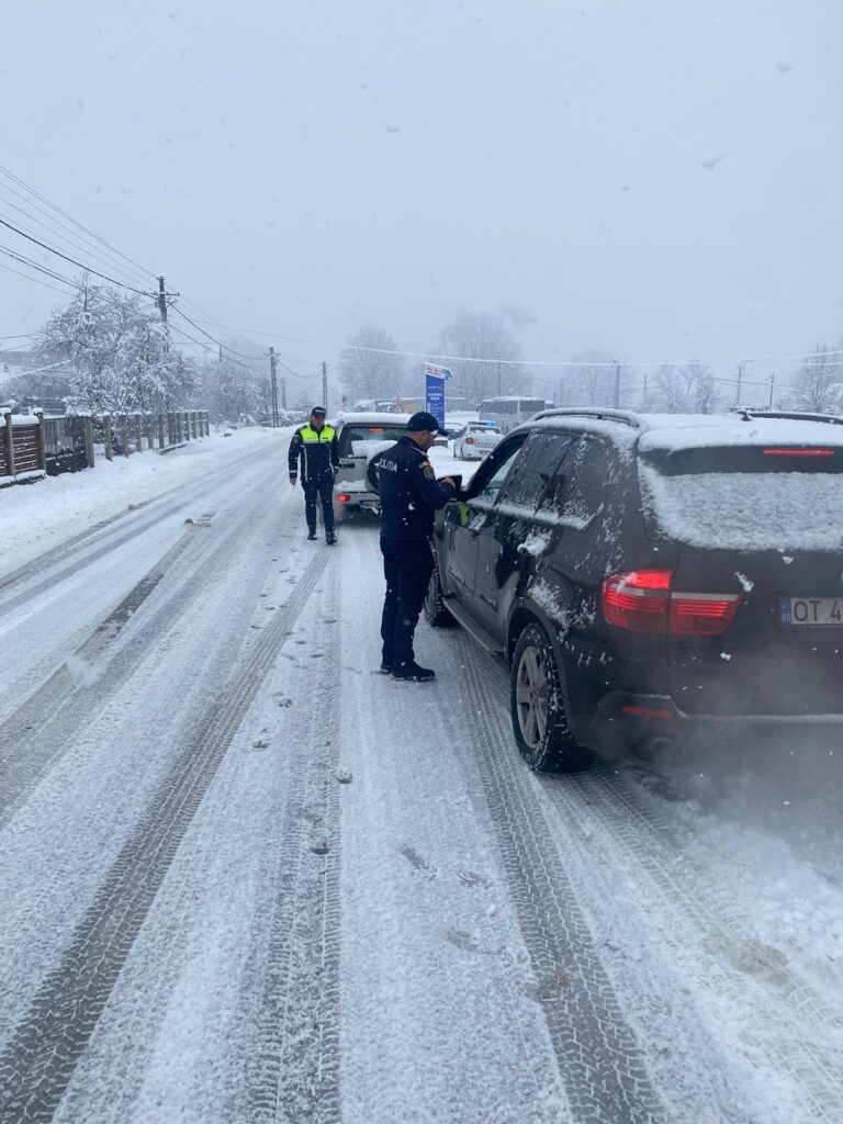 rutiera mehedinti - Jurnalul Olteniei – Știri din Craiova și Oltenia Trafic dificil în Mehedinți din cauza ninsorii. Avertisment IPJ