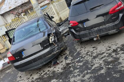 Accident în Craiova: Tânăr la spital după neacordare auto