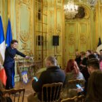 Nicușor Dan, blocat la Paris: Avionul nu poate decola