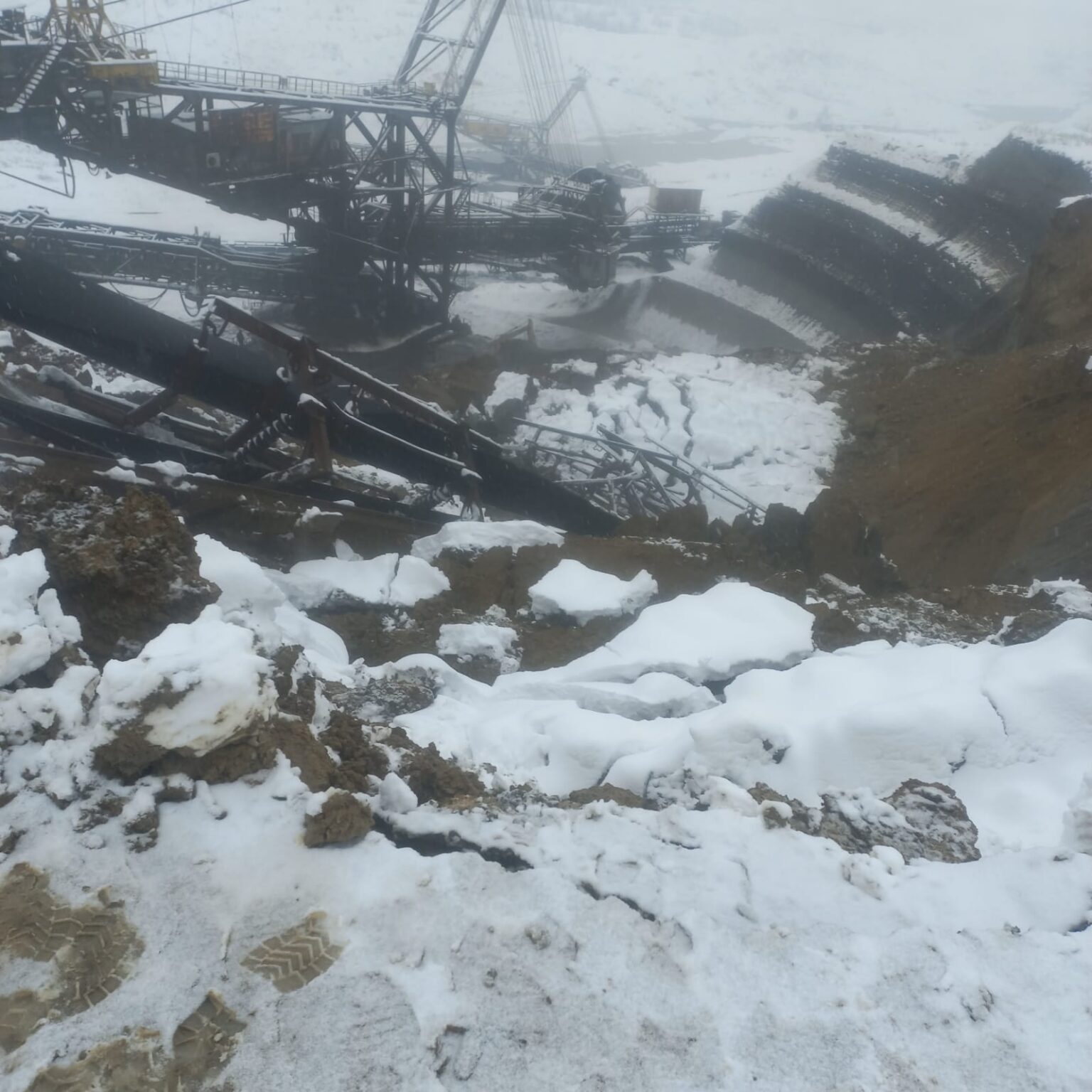 tismana excavator - Jurnalul Olteniei – Știri din Craiova și Oltenia