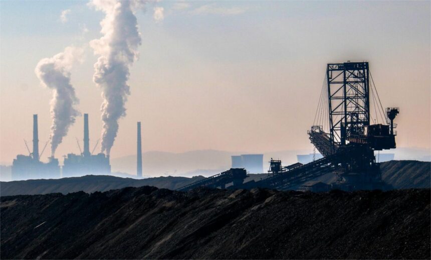 CE Oltenia: Alunecare de teren la Mina Rovinari. Foto: Facebook/ CEO