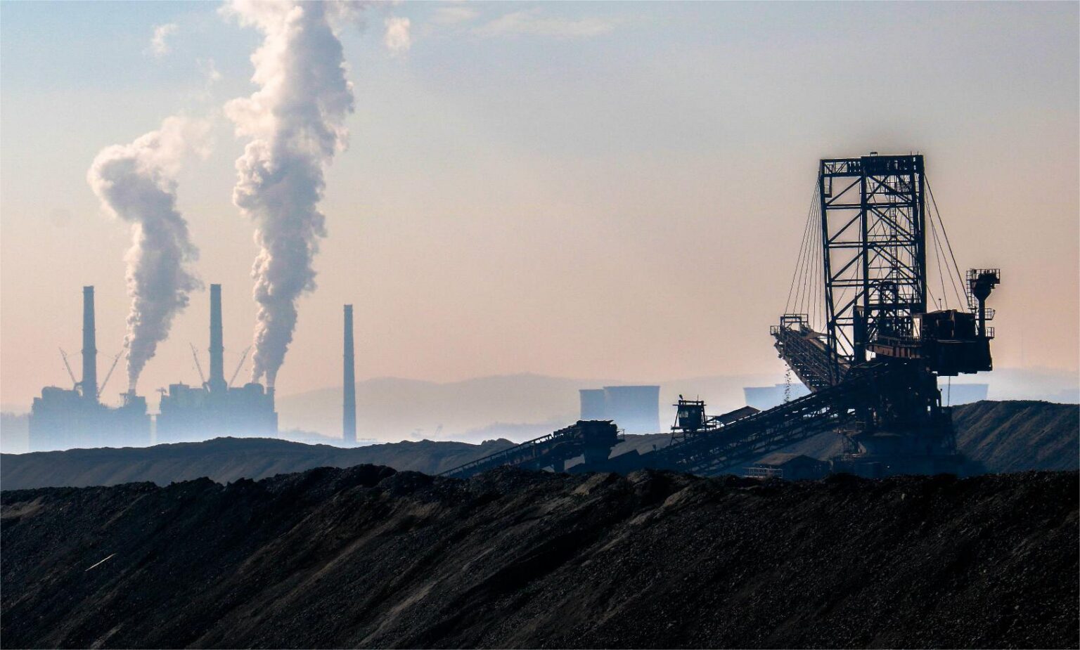 Noi termocentrale pe cărbune? Proiect de lege ambiguu. Foto: Complexul Energetic Oltenia