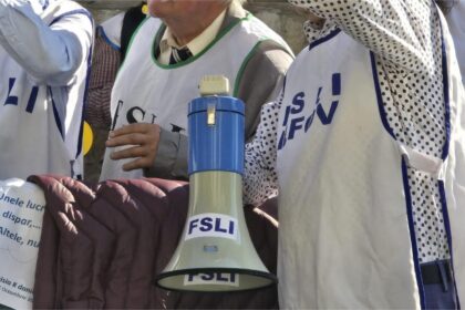 Protest în Educație: Profesorii și studenții la Guvern. Foto: Fsli Romania