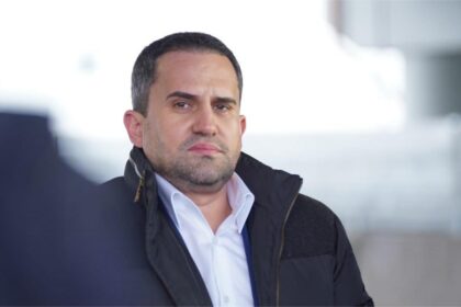 Ministrul Transporturilor, prins cu minciuna în CV