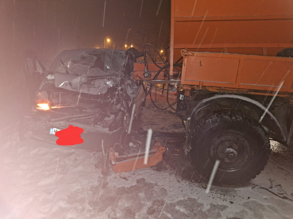 Accident între un microbuz și un utilaj, în Mehedinți