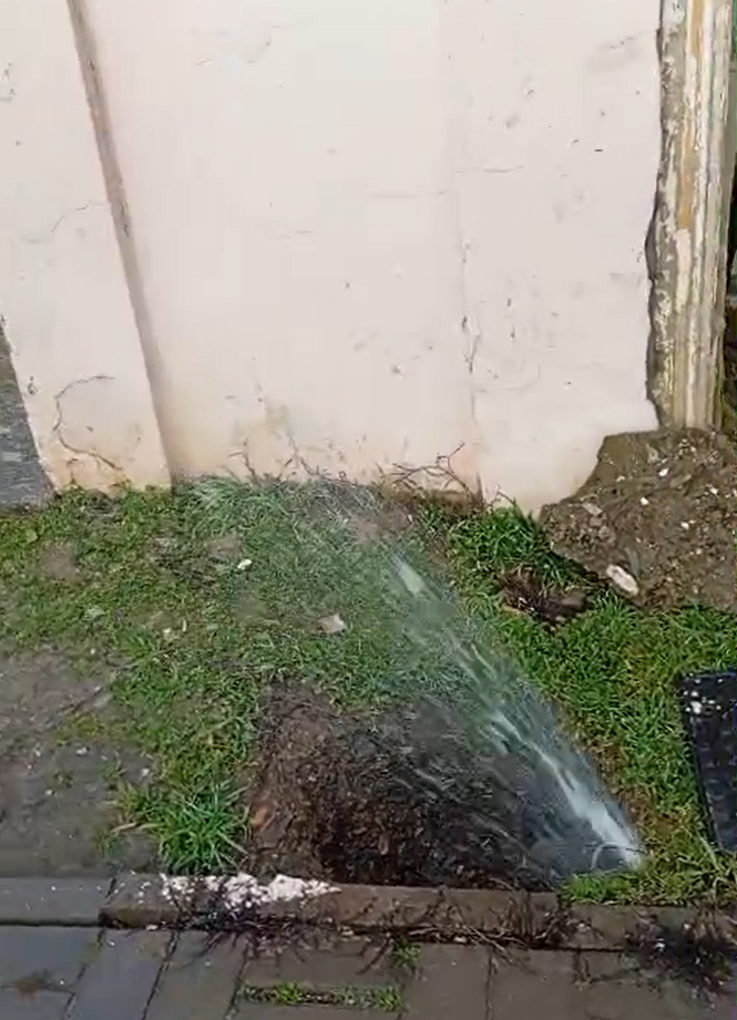 Comuna din Oltenia în care avariile conductei de apă potabilă nu le dau pace locuitorilor