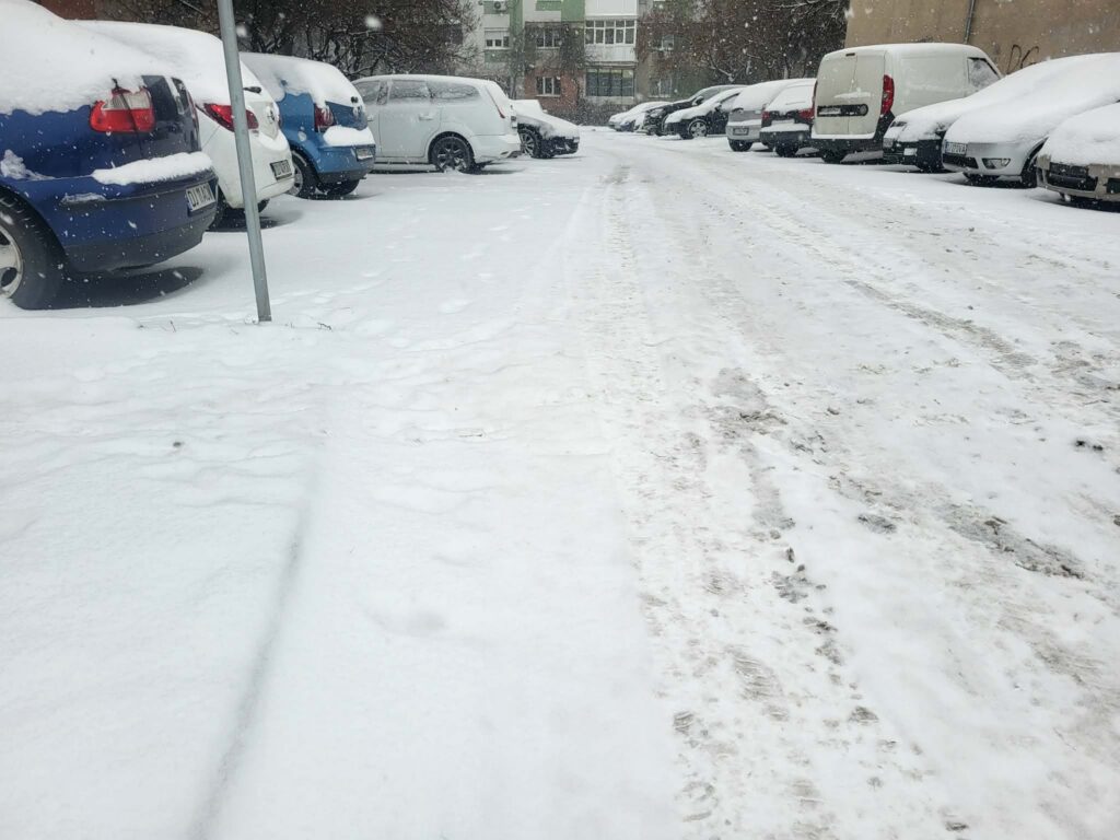 Cum decurge deszăpezirea Craiovei Autoritățile locale își păstrează calmul - Jurnalul Olteniei – Știri din Craiova și Oltenia Cum decurge deszăpezirea Craiovei Autoritățile locale își păstrează calmul