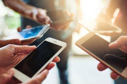 Raed Arafat: Limitarea social media la copii e urgentă