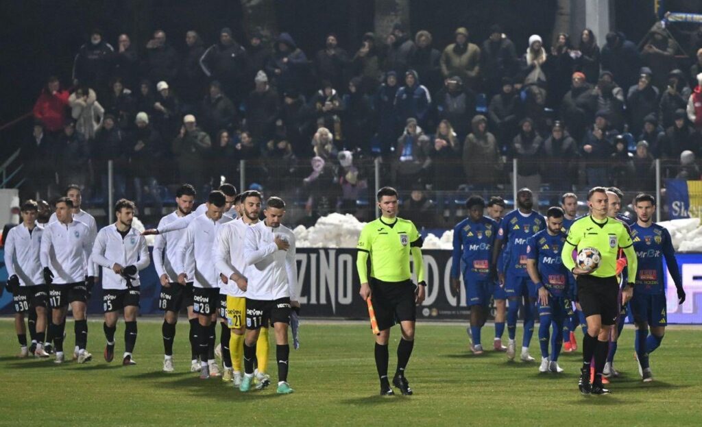 Universitatea Craiova se laudă cu doi jucători în echipa etapei cu numărul 28 - Jurnalul Olteniei – Știri din Craiova și Oltenia Universitatea Craiova se laudă cu doi jucători în echipa etapei cu numărul 28