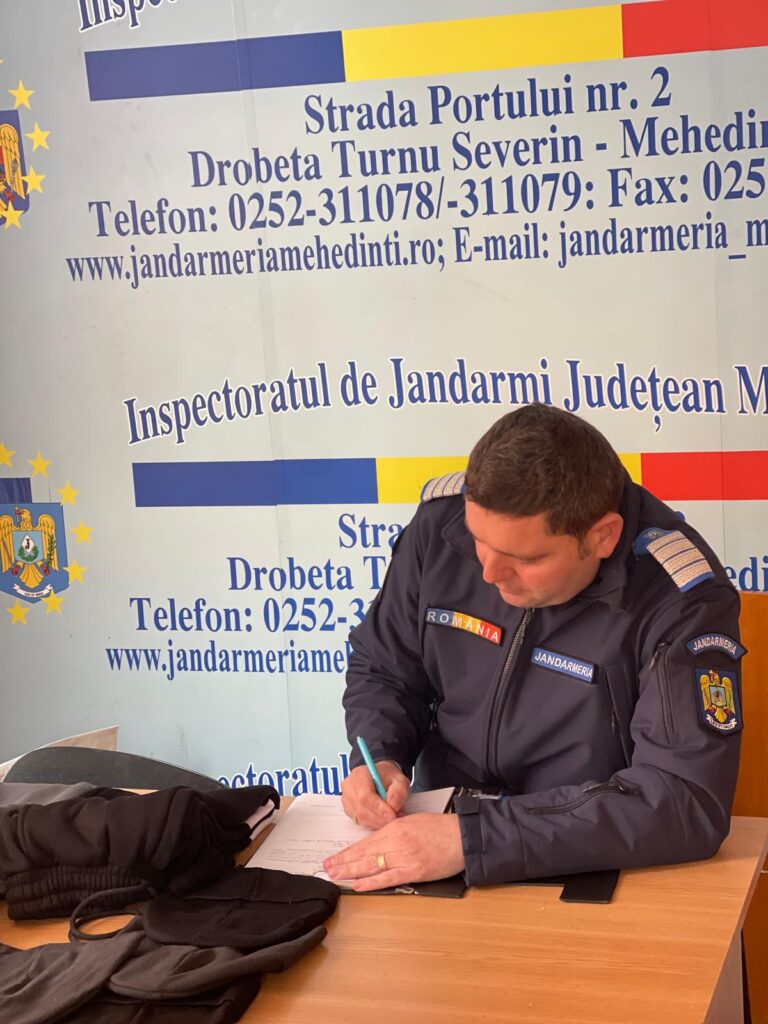 Haine contrafăcute în Târgul Broșteni: Confiscări masive