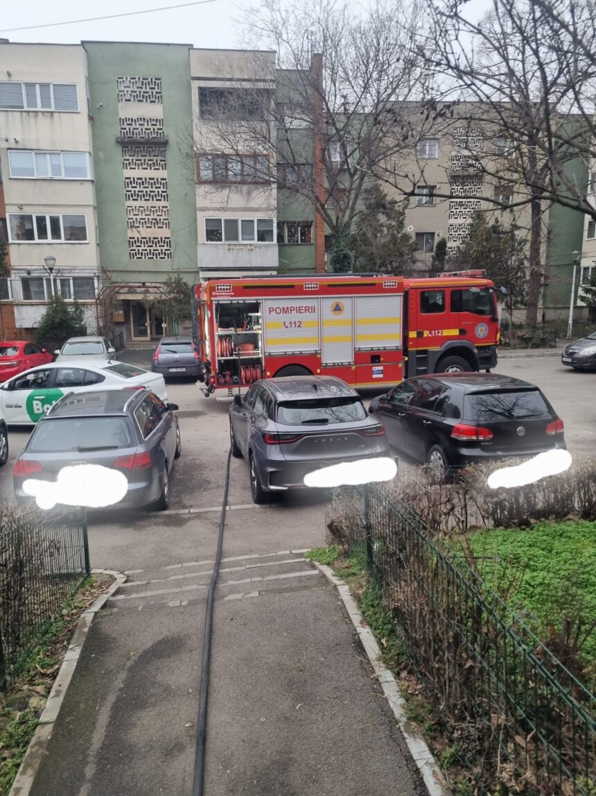 Craiova: Incendiu într-un bloc: Locatari evacuați