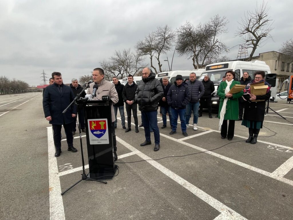 Dolj: Noi microbuze electrice pentru transport școlar