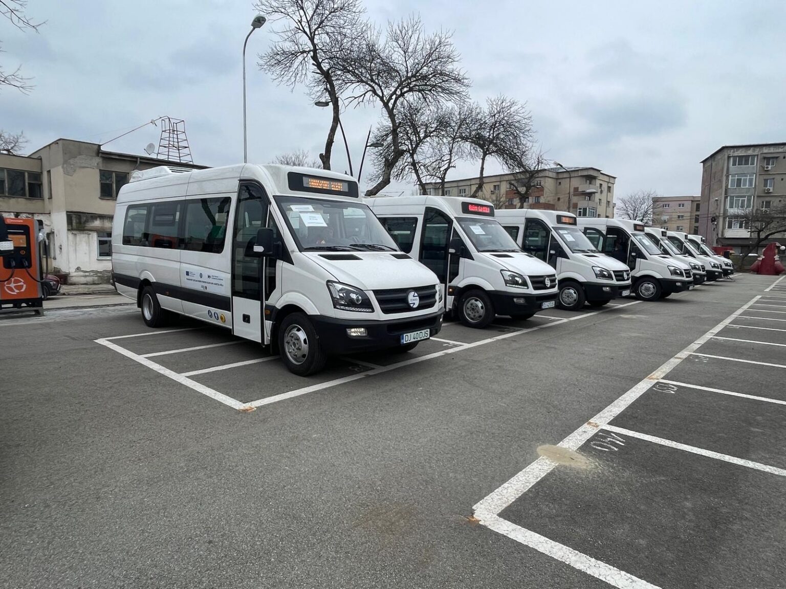 Dolj: Noi microbuze electrice pentru transport școlar