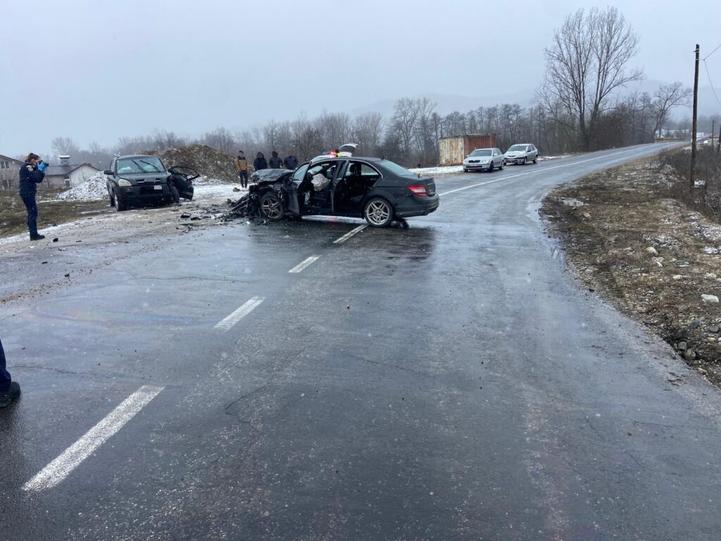 Vâlcea: Cinci victime după un accident grav pe DN 65C