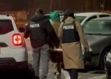 Craiova: Adolescentă reținută pentru furturi din mașini