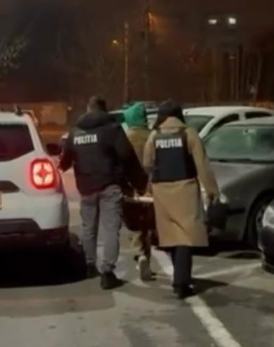 Craiova: Adolescentă reținută pentru furturi din mașini