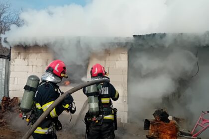 Incendiu în Jiana: Minor rănit și pericol de explozie