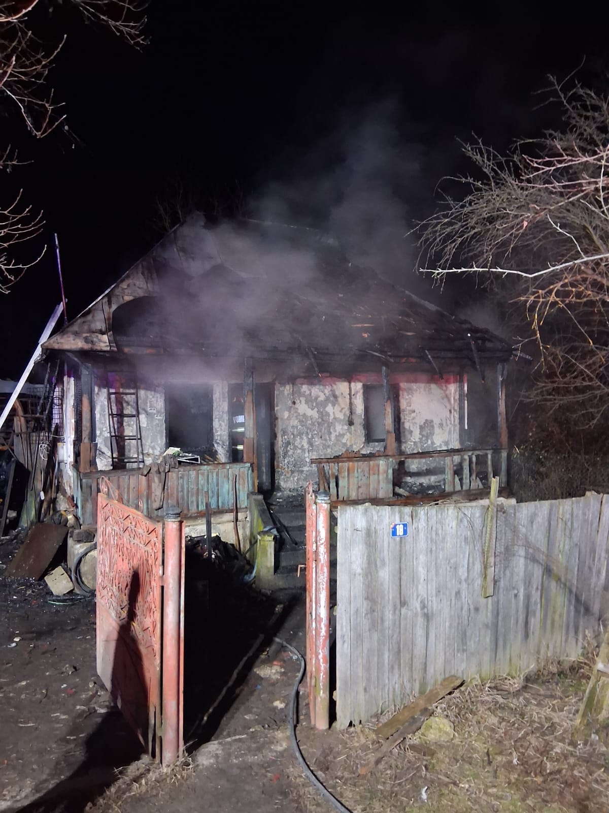 Incendiu la locuință în Vâlcea: un bărbat decedat