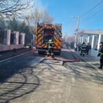 Incendiu violent în Craiova: Casă cuprinsă de flăcări