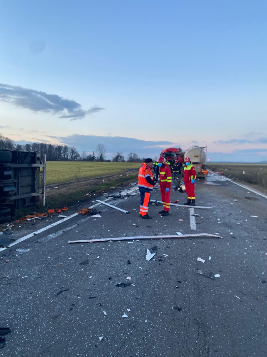 Mehedinți: Accident grav pe DN 56A, trafic blocat