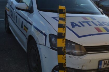 Autospecială de Poliție acroșată într-o urmărire la Vaideeni
