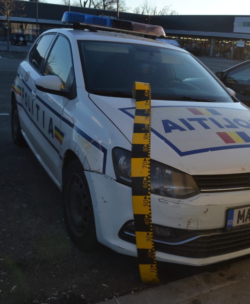 Autospecială de Poliție acroșată într-o urmărire la Vaideeni