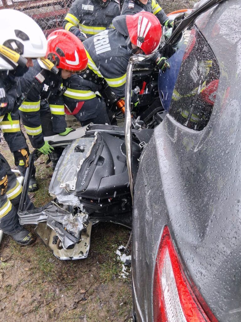 Coliziune pe DN7 în Vâlcea, mobilizare de urgență