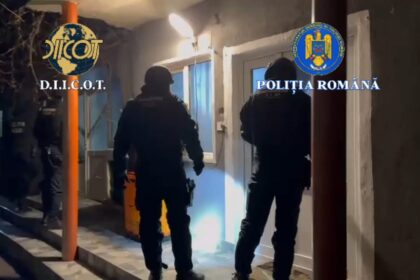Rețea destructurată la Craiova, patru persoane arestate