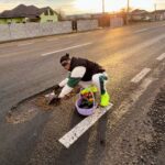 DN6 Mehedinți: Flori plantate în gropile din asfalt