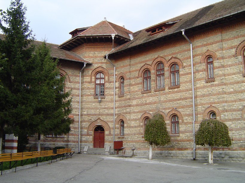 Elevii din Vâlcea, conectați la cercetarea laser de top