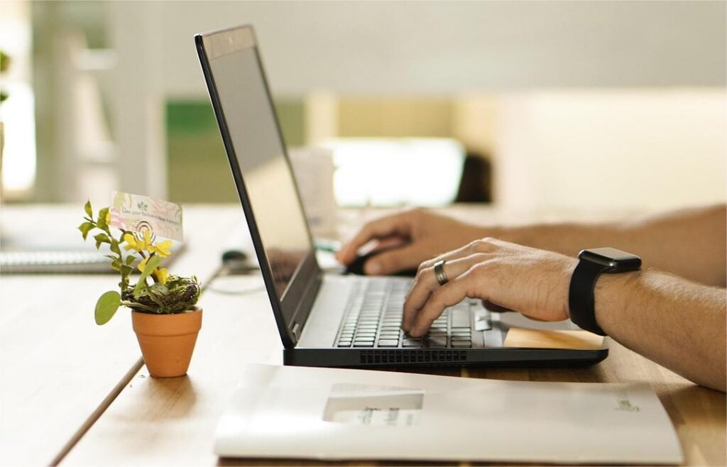 Acte oficiale online 2026: Cum obții documente fără cozi