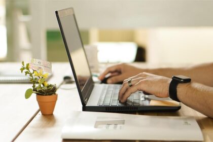 Acte oficiale online 2026: Cum obții documente fără cozi