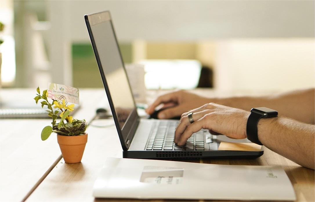 Acte oficiale online 2026: Cum obții documente fără cozi