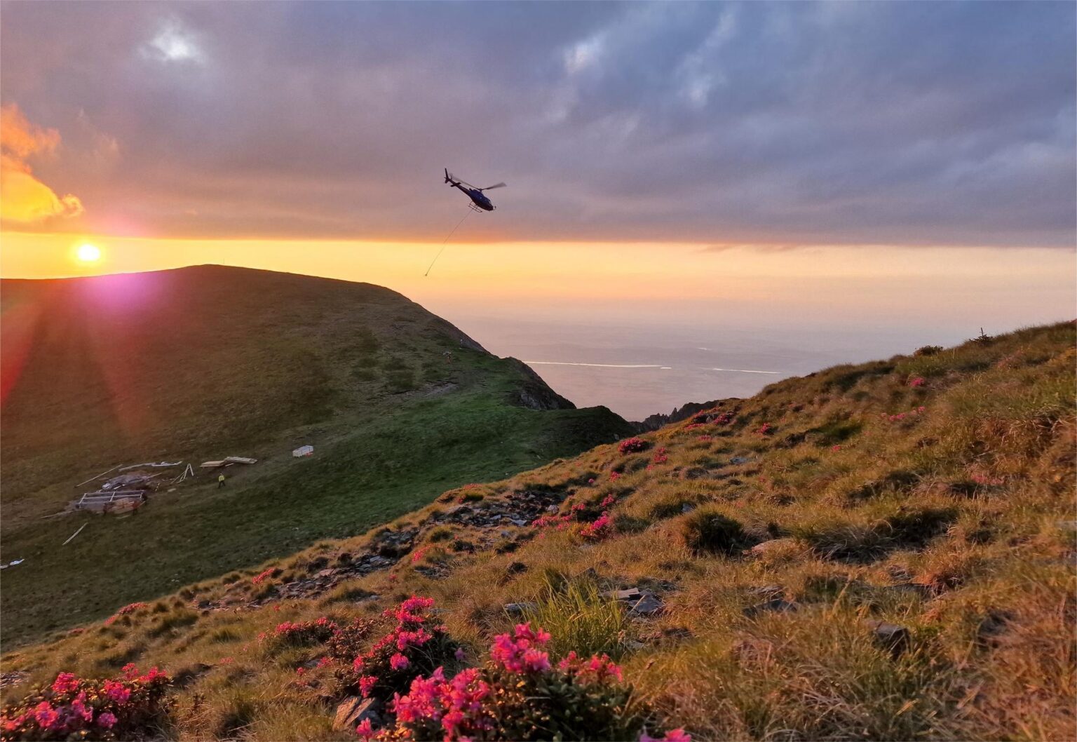 Munții Făgăraș, în topul National Geographic. Foto: Facebook/ Refugiul Scara - Jurnalul Olteniei – Știri din Craiova și Oltenia Munții Făgăraș, în topul National Geographic. Foto: Facebook/ Refugiul Scara