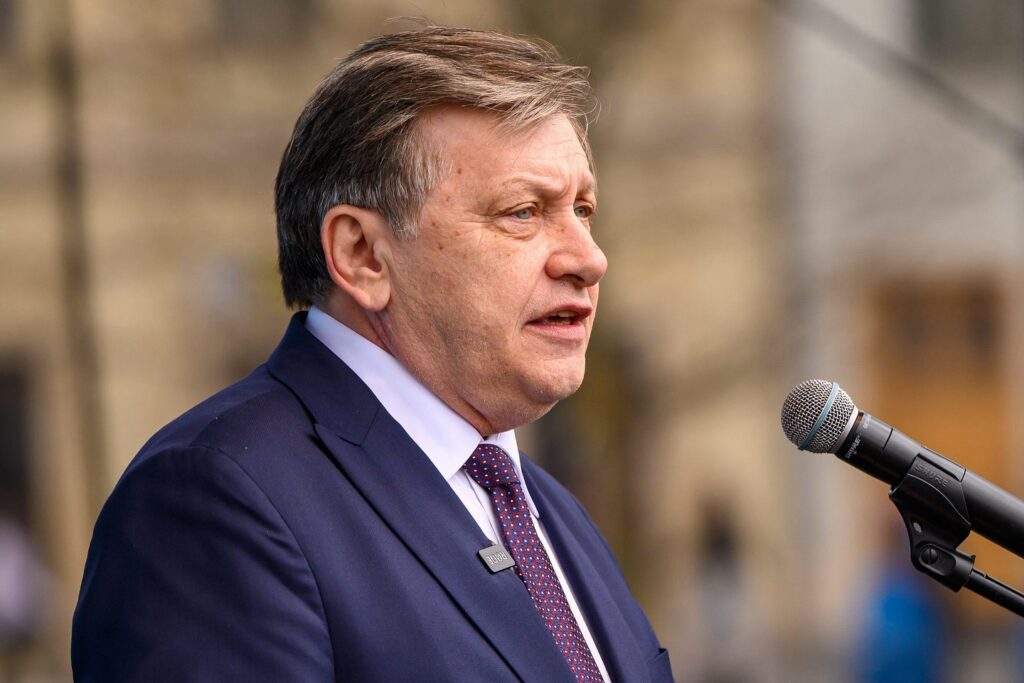 Crin Antonescu o desființează pe Țoiu: Secături mizerabile