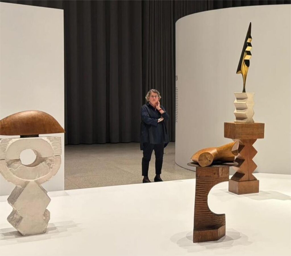 Brâncuși la Berlin. Foto: Facebook/ Nicușor Dan - Jurnalul Olteniei – Știri din Craiova și Oltenia Brâncuși la Berlin. Foto: Facebook/ Nicușor Dan