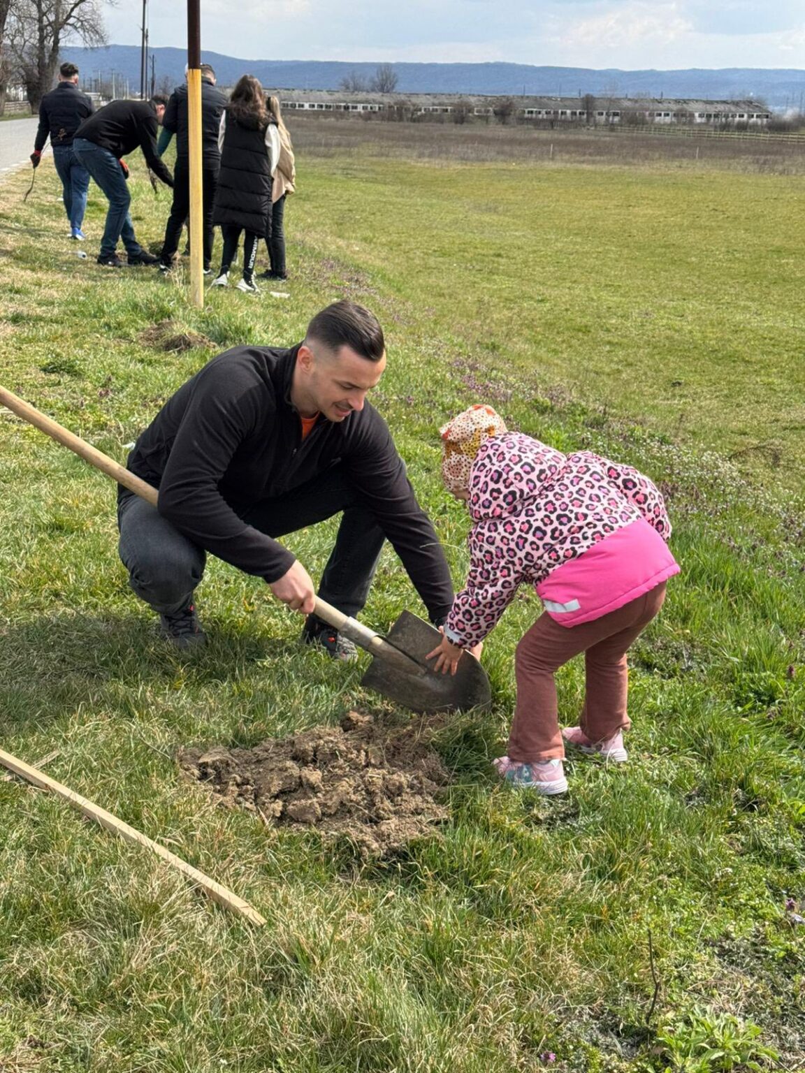 655761697_3300801426747256_1320408087585609847_n - Jurnalul Olteniei – Știri din Craiova și Oltenia Plantări de arbori în Vâlcea: acțiuni și planuri noi