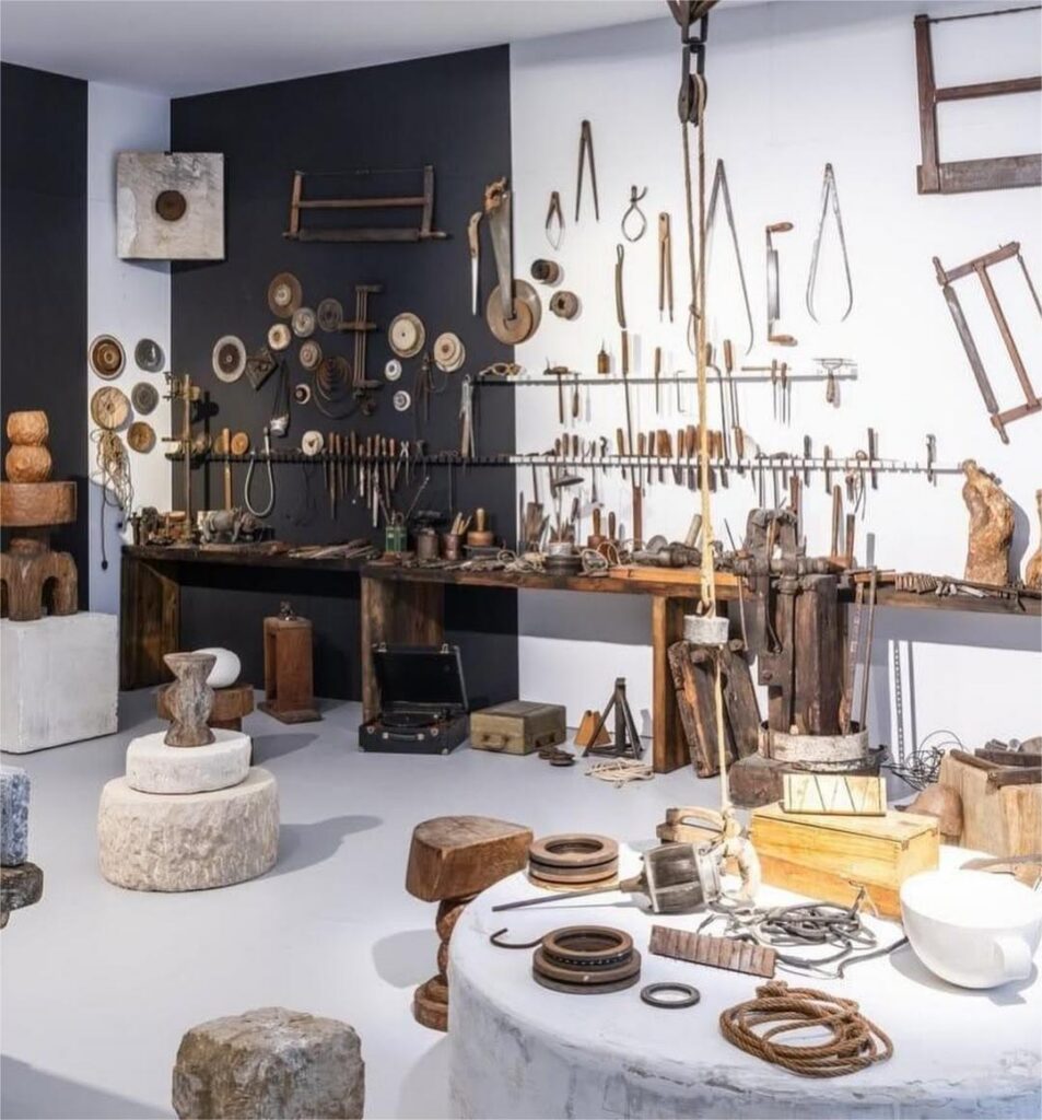 Brâncuși la Berlin. Foto: Facebook/ Nicușor Dan - Jurnalul Olteniei – Știri din Craiova și Oltenia Brâncuși la Berlin. Foto: Facebook/ Nicușor Dan