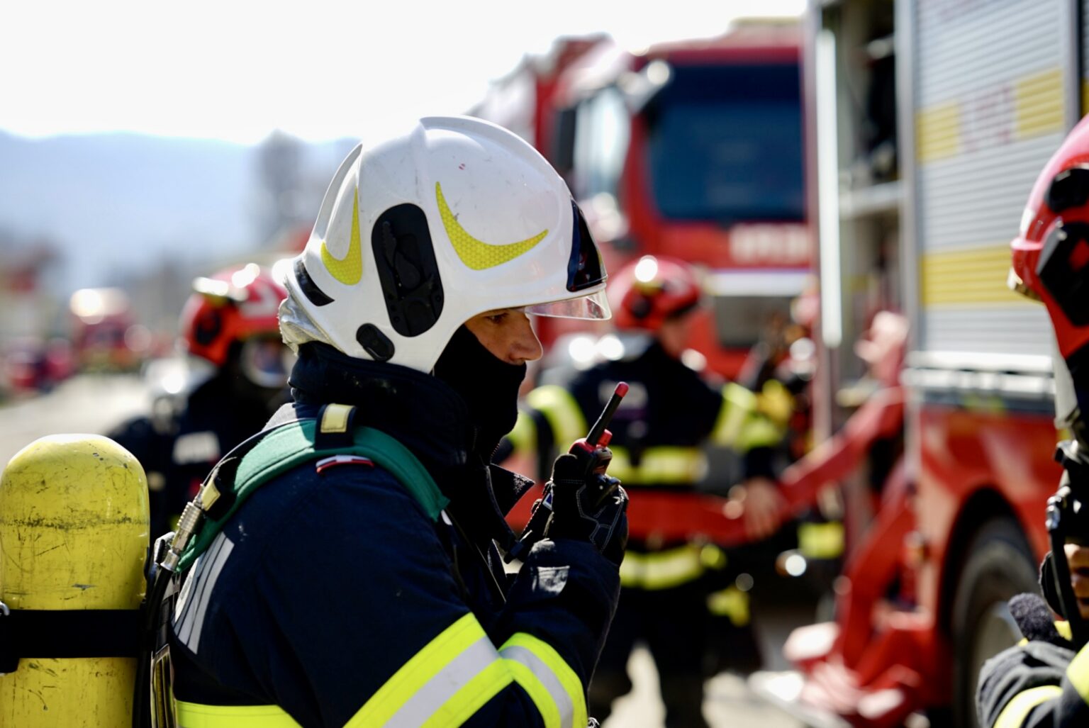 Incendiu în Olt: două persoane salvate din apartament