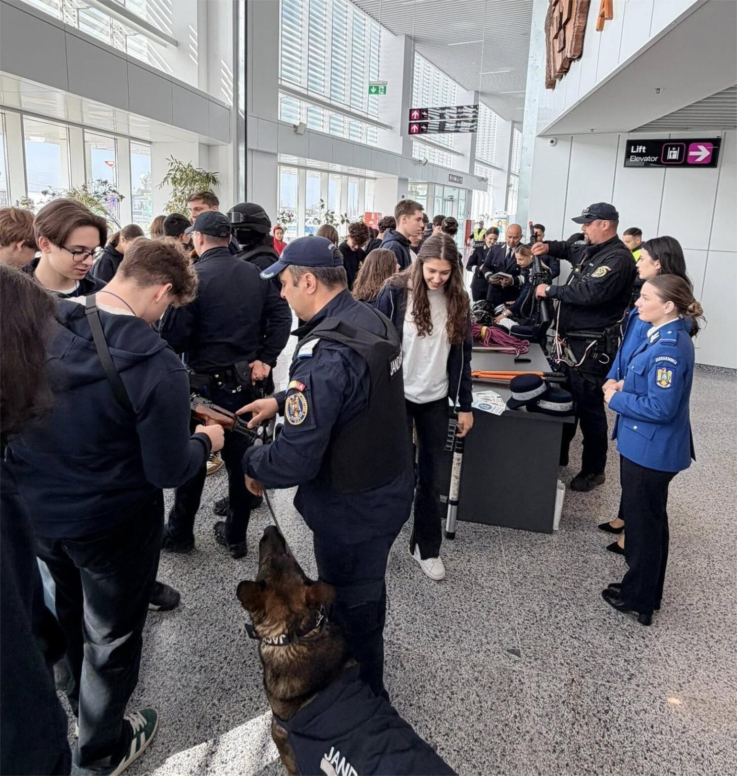 Ziua Poliției Române 2026 sărbătorită la Aeroport Craiova