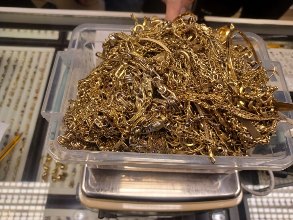 ANAF: Captură de 13,5 milioane euro și 22 kg de aur - Jurnalul Olteniei – Știri din Craiova și Oltenia ANAF: Captură de 13,5 milioane euro și 22 kg de aur