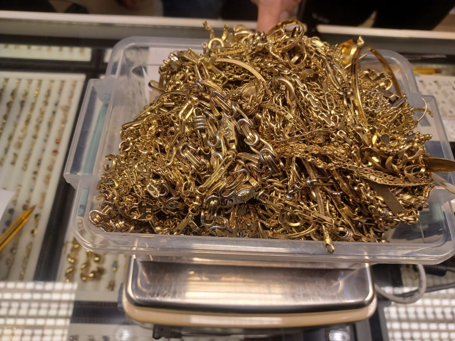 ANAF: Captură de 13,5 milioane euro și 22 kg de aur - Jurnalul Olteniei – Știri din Craiova și Oltenia ANAF: Captură de 13,5 milioane euro și 22 kg de aur