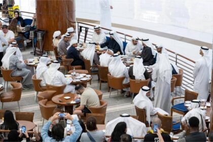 Liderii din Dubai, în mall după atacurile Iranului. Foto: X/ Royal World Thailand