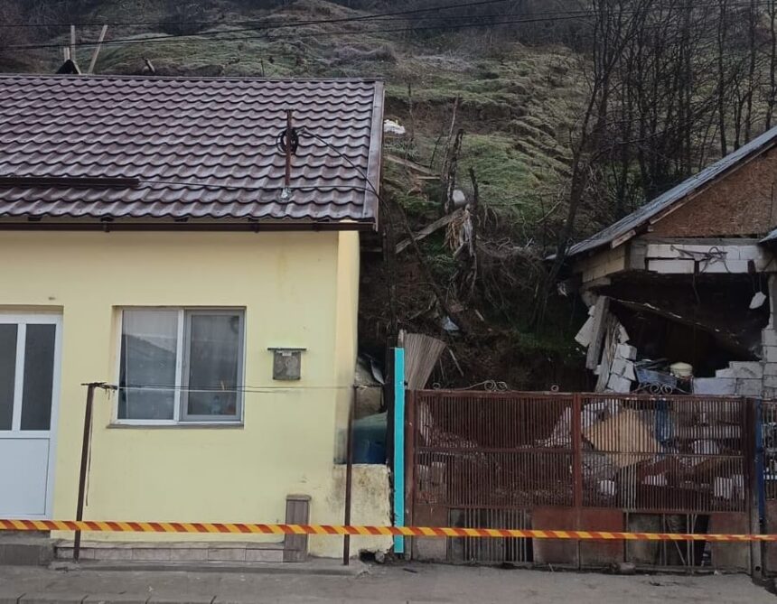 Alunecare de teren la Slatina: familii evacuate